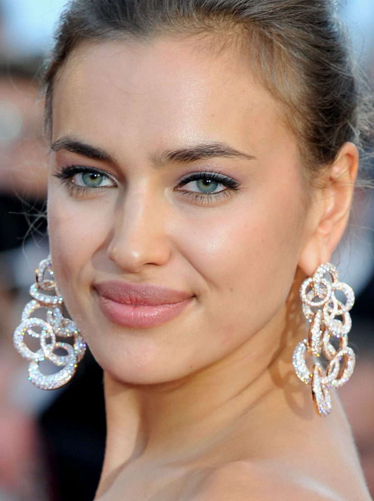 Irina+Shayk+Killing+Them+Softly+Premiere+65th+gFLdsCkVcS5x