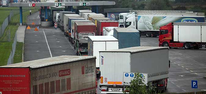 Се укинуваат дозволите за превоз на товар и патници меѓу Србија и Северна Македонија