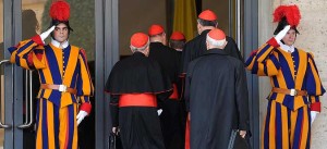 Поранешeн германски бискуп и неговиот брат свештеник обвинети за сексуална злоупотреба