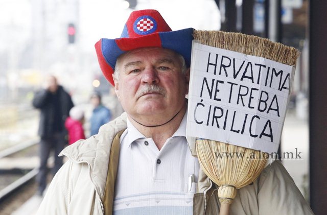 Zagreb, 07.04.2013 - Prosvjednici iz Vukovara Vlakom mira stigli na Glavni kolodvor