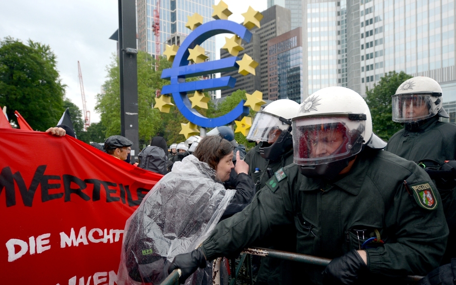 Protesters and police face-off outside the European Central Bank (ECB) in Frankfurt am Main, central Germany on May 31, 2013. Anti-globalization protesters are staging two day of demonstrations in the city. AFP PHOTO / NICOLAS ARMER    GERMANY OUT