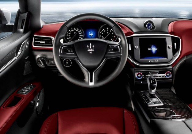 2014-Maserati-Ghibli-Sedan-Interior-627x437