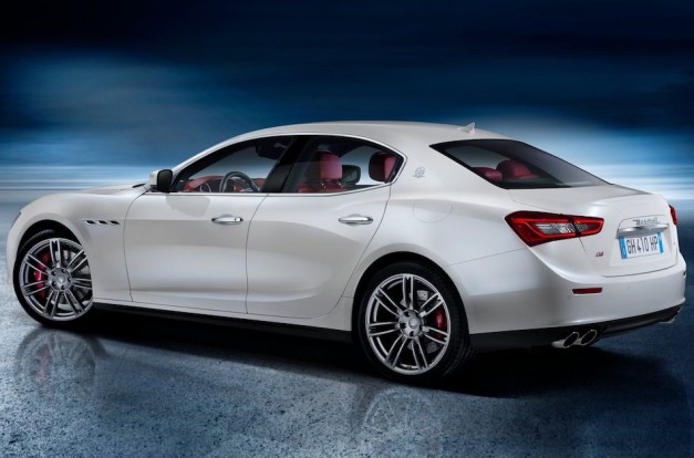 2014-Maserati-Ghibli-Sedan-Rear-627x414