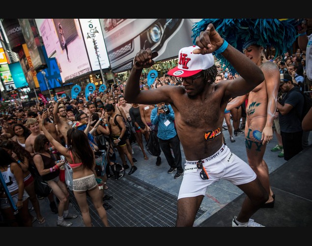 The Unabashed Gather In Their Underwear In Times Square To Break Guinness World Record