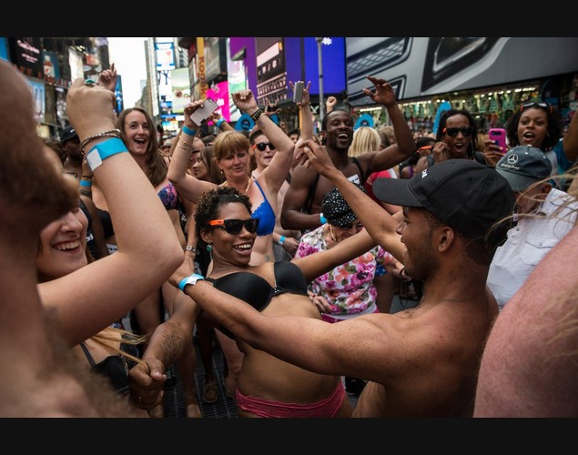 The Unabashed Gather In Their Underwear In Times Square To Break Guinness World Record