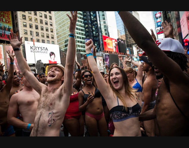 The Unabashed Gather In Their Underwear In Times Square To Break Guinness World Record