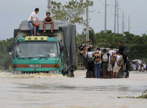 typhoon-nari-filipini1