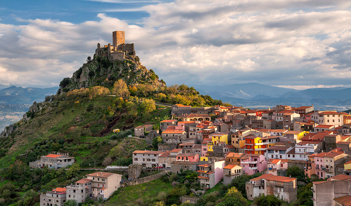 27-places-in-italy-that-dont-look-real-burgos-sardegna