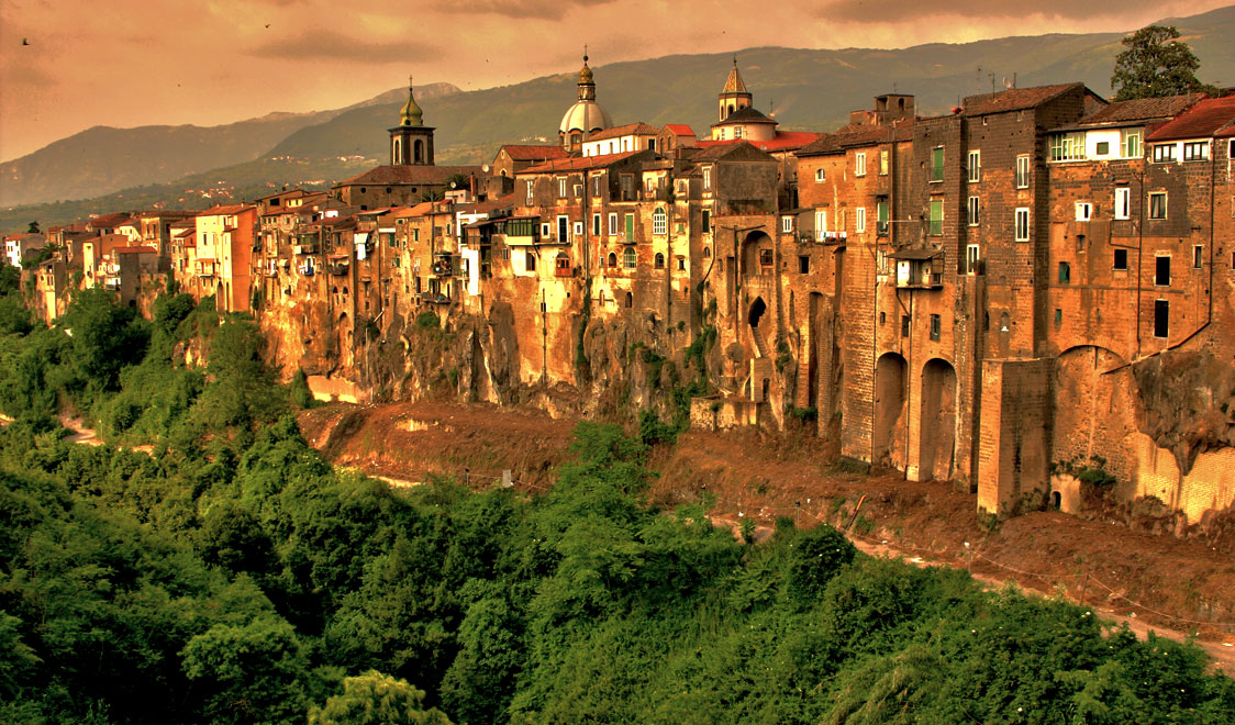 27-places-in-italy-that-dont-look-real-santagata-dei-goti-campania-new