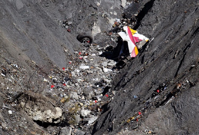 wreckage-germanwings-flight-9525