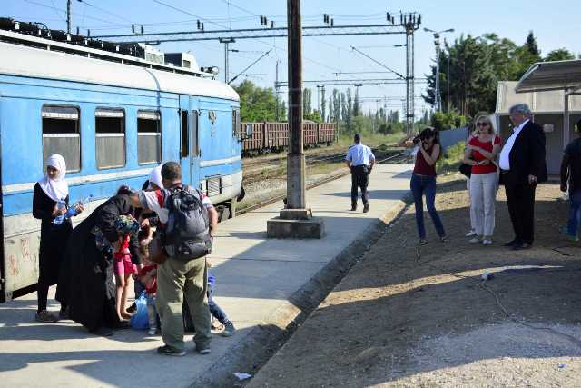 Evropratenikot Butikofer i DOM vo poseta na begalskipt kamp kaj Tabanovce (4)