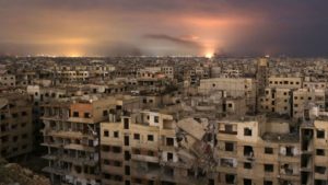 Во воздушен напад погодена станбена зграда во Дамаск