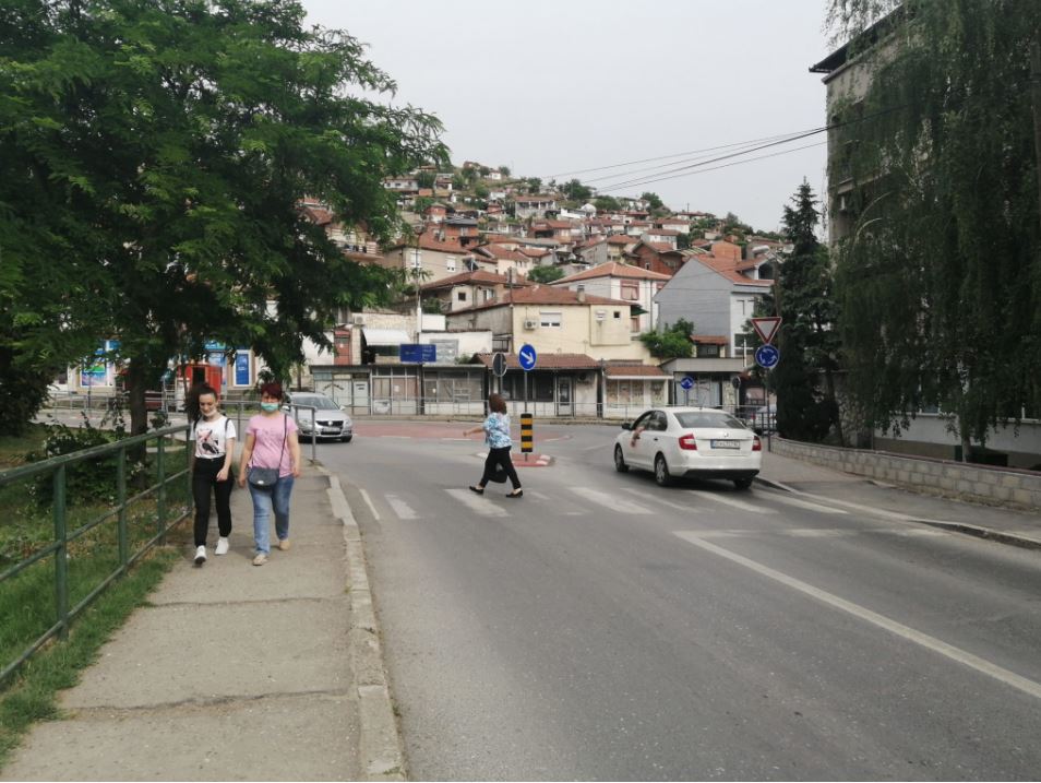 Сообраќајка во Велес: Автомобил удри во пешак, повредениот заврши во болница