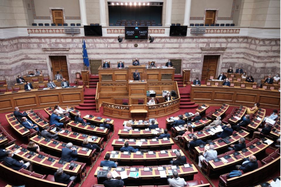 Укинат им е имунитетот на 13 пратеници на владејачката партија во Грција