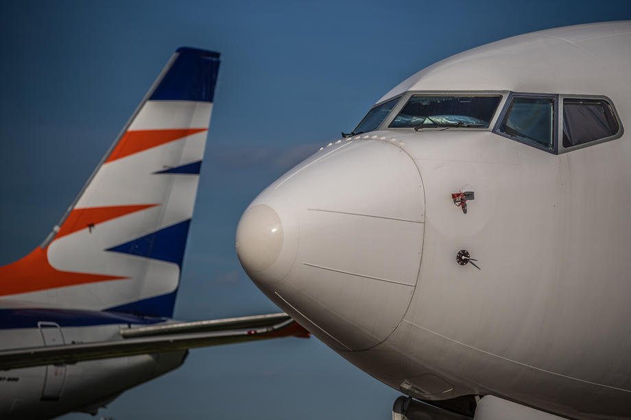 Нафта има се помалку, летовите поскапеа: авиокомпаниите во најлошата криза од пандемијата