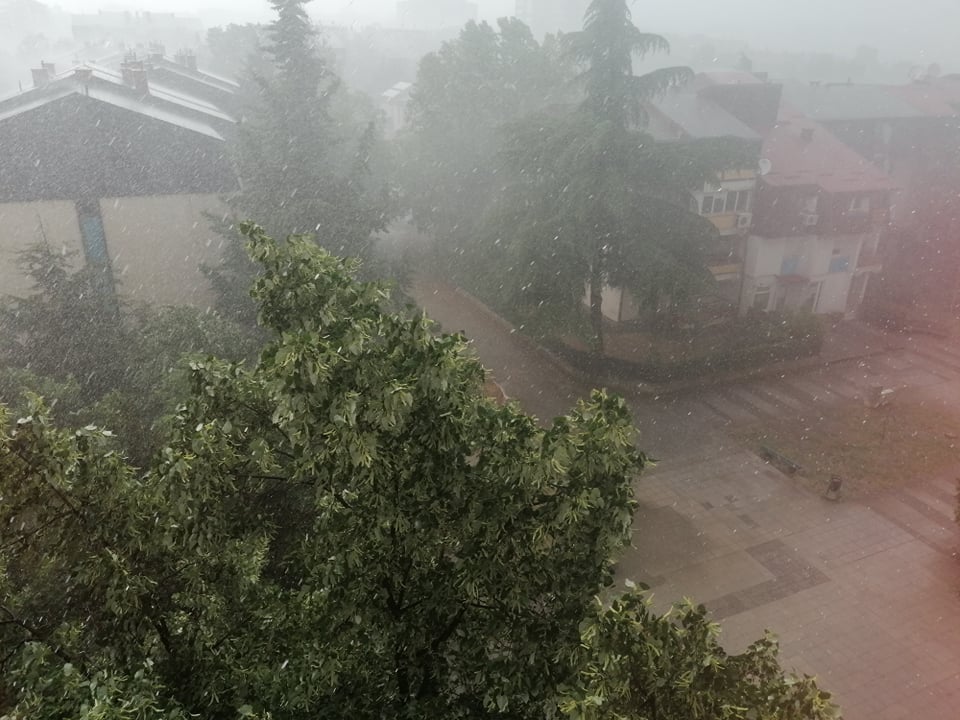 Невремето предизвика поплави и штети во повеќе региони