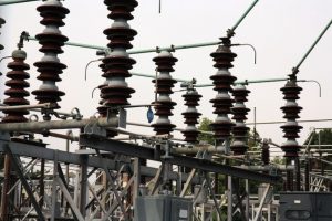 Македонските граѓани плаќаат најскапа струја во регионот, да се избере Универзален снабдувач кој ќе понуди најниска маржа
