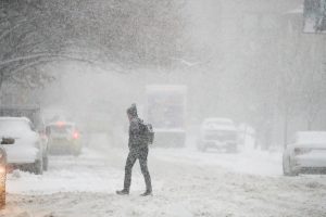 Дел од Хрватска под снежна бура: Вклучен црвен метео-аларм