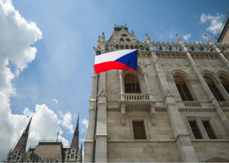 Чешка ги повика своите граѓани да ја напуштат Русија