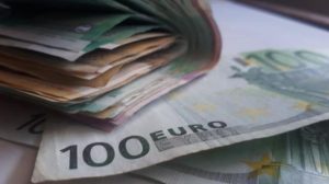 ЕУ бара разјаснување и ги анализира мотивите на Косово за прогласување на еврото како единствена валута