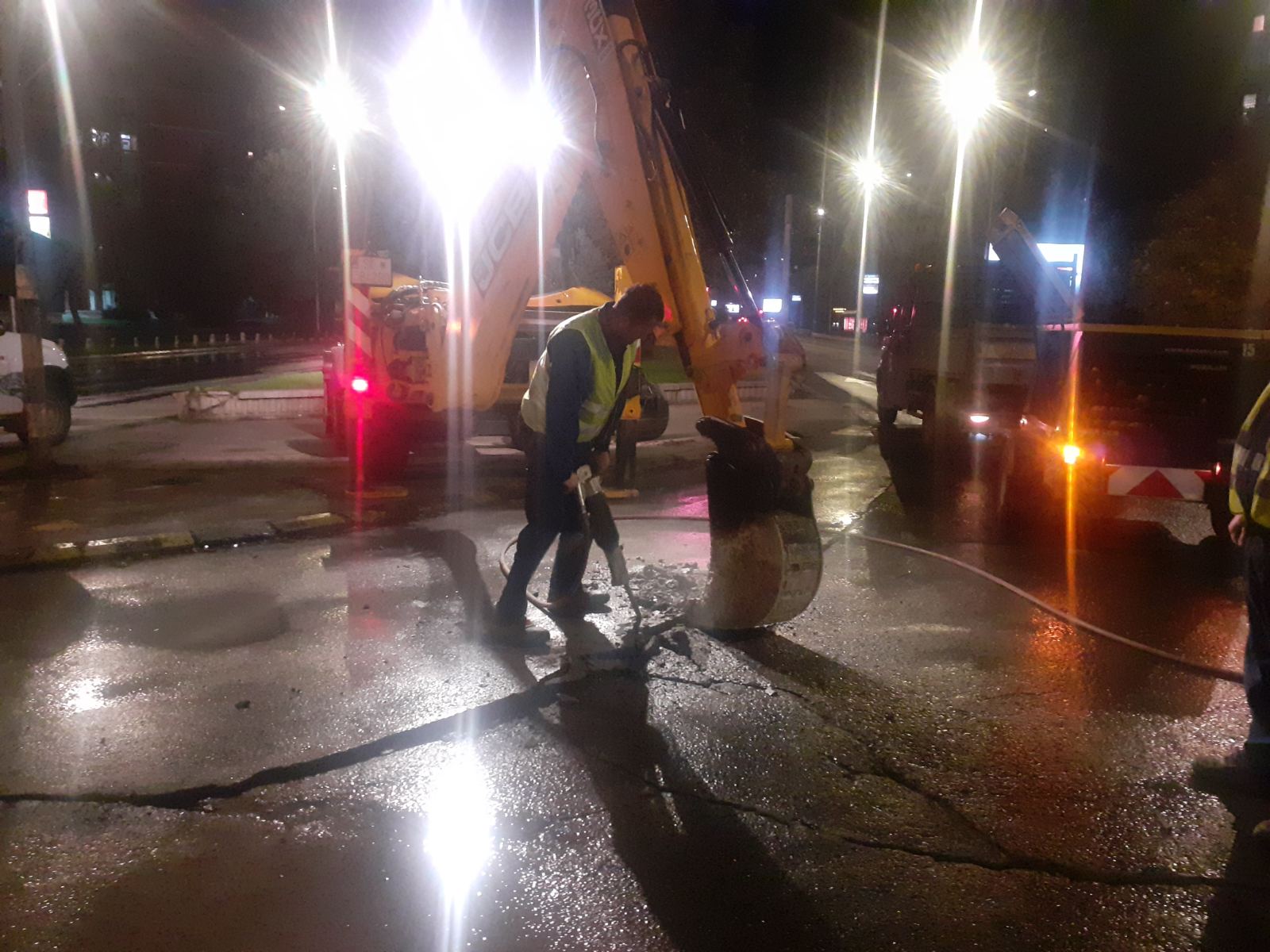 Саниран поголем дефект на водоводна цевка ноќеска во Аеродром