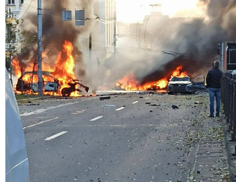 Русите насилно го нападнаа Киев, ракета погоди зграда: Момче и жена се убиени, десетици се повредени