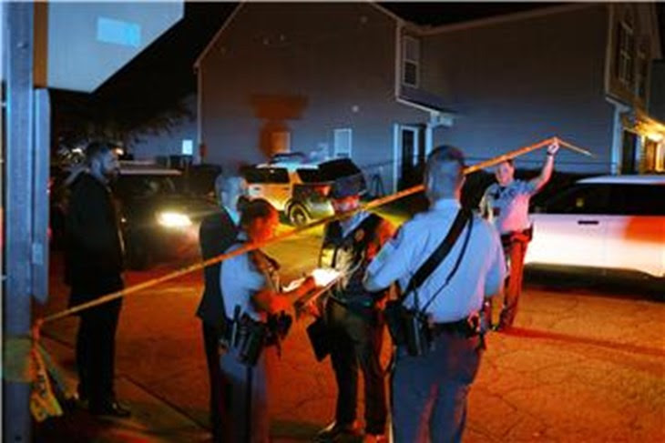 Напад со нож во Кливленд, ранети тројца полицајци