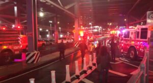 Тероризам во Њујорк: Автомобил полн со канти со бензин удри во луѓе
