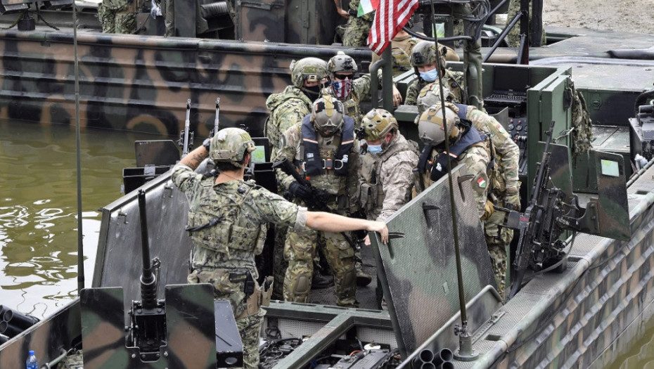 Велика Британија: Европа мора да се подготви за одбрана без САД