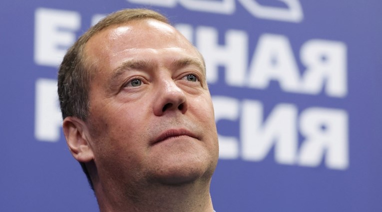 Медведев упати застрашувачка закана: „Сакате хиперсонични напади врз Европа, нели?“
