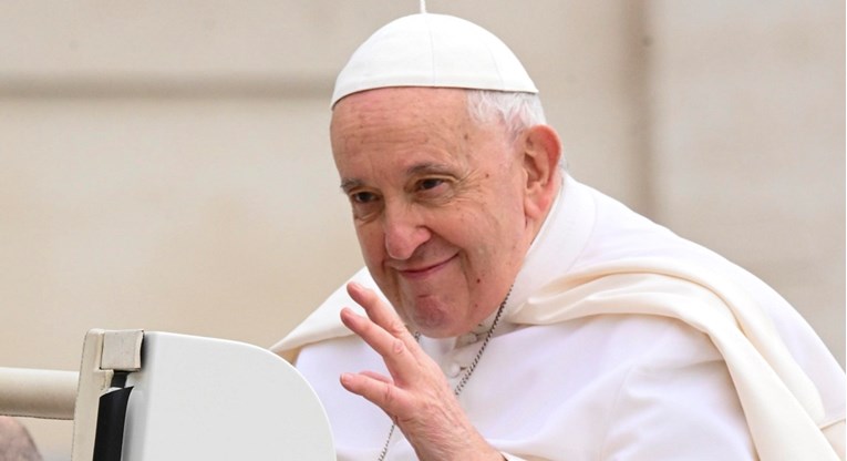 Ватикан ги откри најновите информации за здравствената состојба на папата