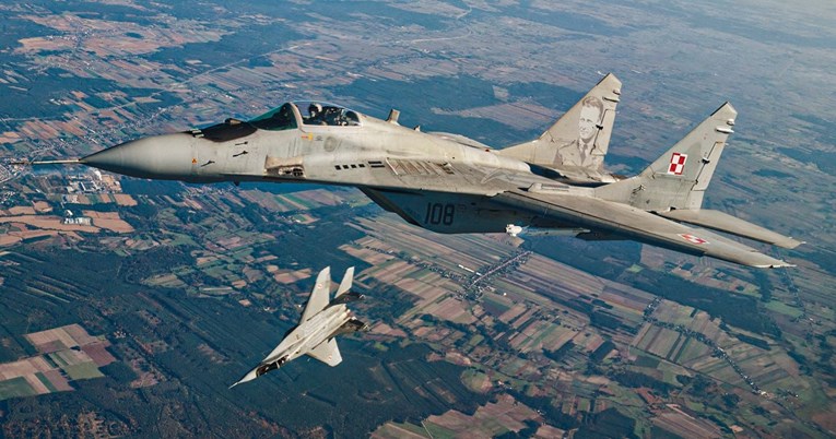 Јужна Кореја: Се урнаа два авион на воздухопловните бидејќи пилотите се фотографираа