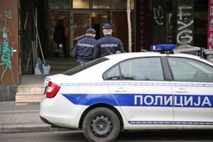 Уапсена 44-годишна жена од Белград која со клоци претепа двајца полицајци