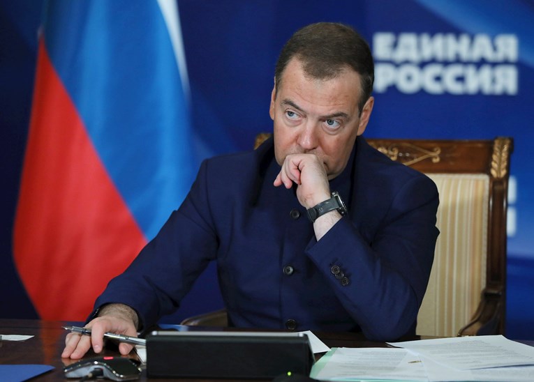 Медведев со порака: „Русија ќе продолжи да зазема територии“