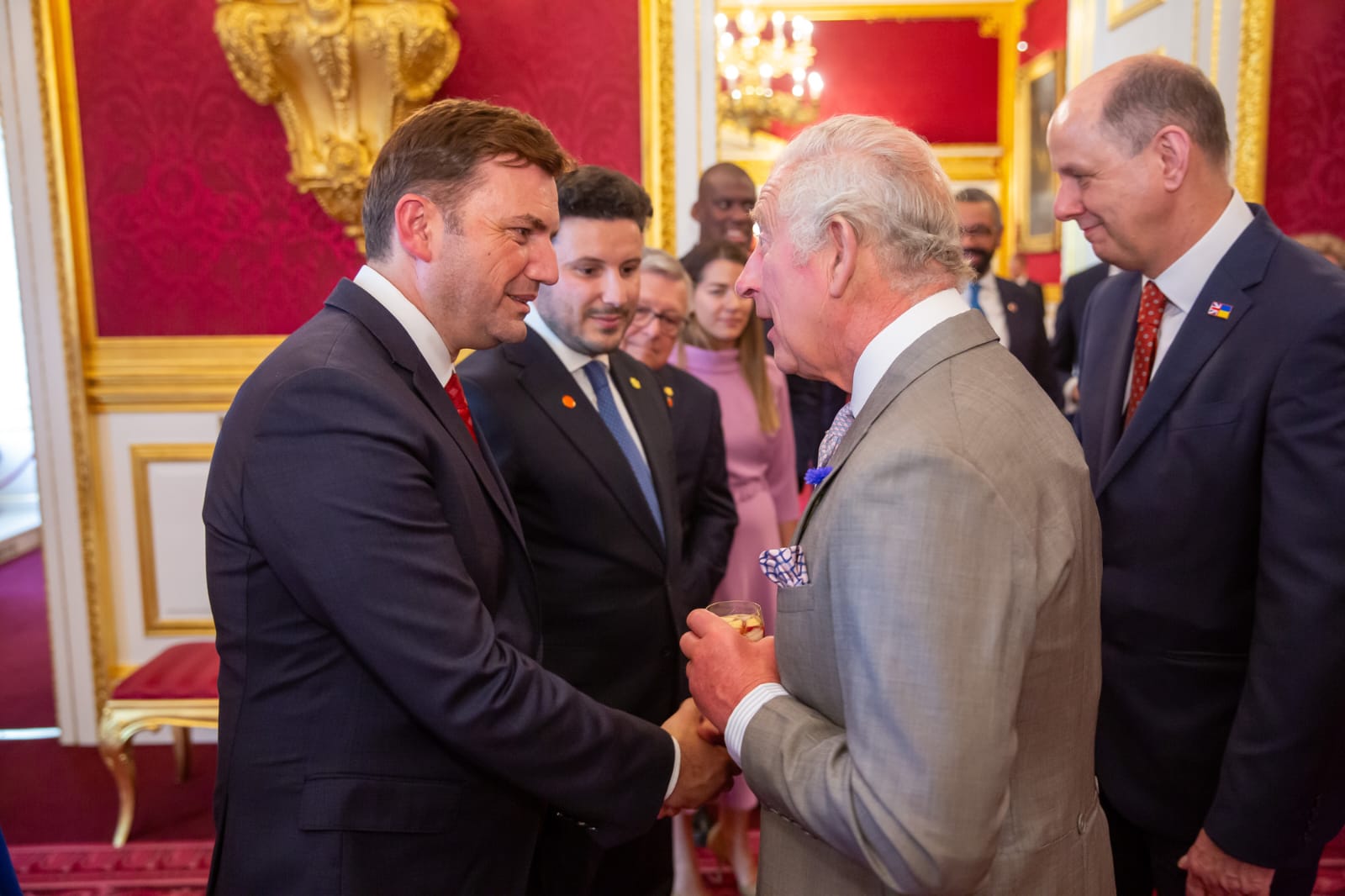 Османи до Кралот Чарлс Трети: Благодарни сме за тридецениската поддршка на Северна Македонија од Обединетото Кралство