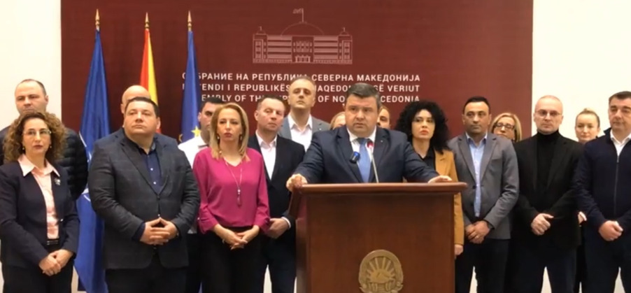 Нема промена на уставот под бугарски диктат – пратеничката група на ВМРО-ДПМНЕ не го менува ставот