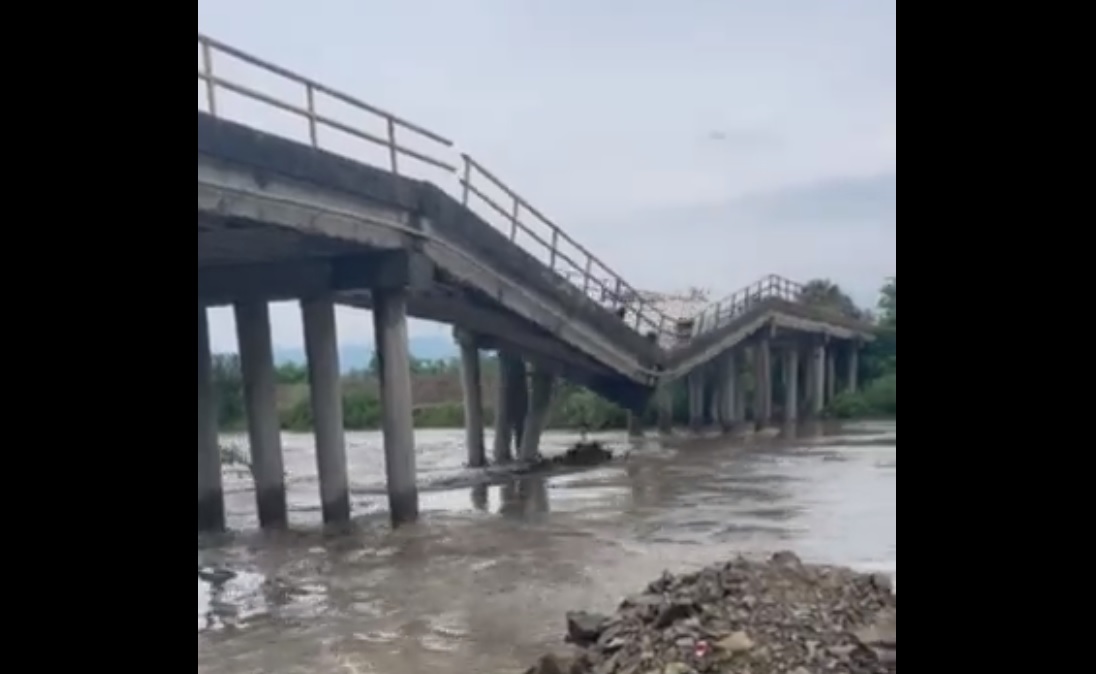 (ВИДЕО) Борба со поплави и свлечишта во Србија: Се урна уште еден мост