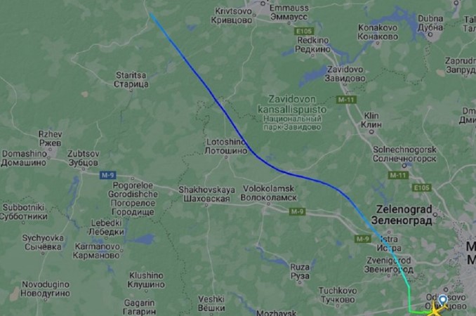 Авионот на Путин полета на север и исчезна од радарот, најверојатно ги исклучил уредите за следење