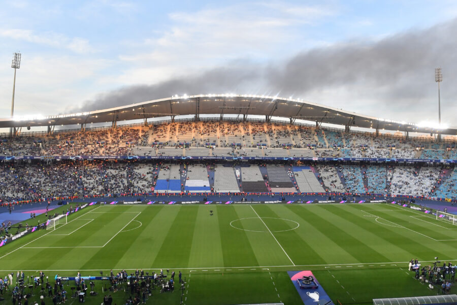 ВИДЕО: Пожар во Истанбул пред финалето на Лигата на шампионите, густ чад над стадионот