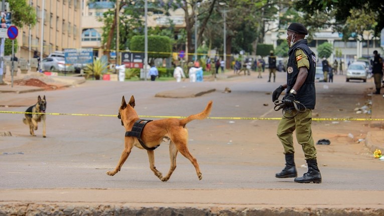 Милитантни убија 42 лица во напад на средно училиште во Уганда