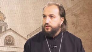 „Работи во Софија, а патува до Скопје за да внесе раскол во МПЦ“: Кој е рускиот свештеник Змеев кој доби забрана за влез во Македонија