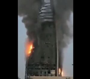 (ВИДЕО) Гори зградата на познатата нафтена компанија во Судан