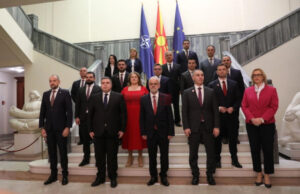 Заедничката фотографија на новата Влада без министрите од ВМРО-ДПМНЕ