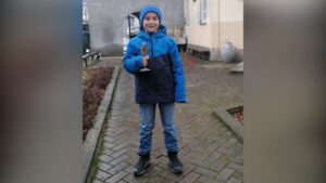 Деветгодишниот Павел Ангеловски вторпат го фати светиот крст во Дебар