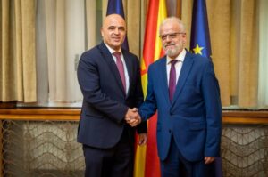 ВМРО-ДПМНЕ: СДС за да владее на поклон ја даде државата на ДУИ