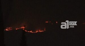 ВИДЕО: Пожарот на врвот на Жеден беснее, ако не се изгаси сам до утре наутро, ќе интервенираат воздухоплови