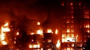 ВИДЕО: Четоврица мртви и 19 исчезнати во страотниот пожар во Валенсија