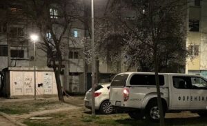Момче и девојка скокнале од зграда во Нови Сад: „Лежеа заедно во локва крв“