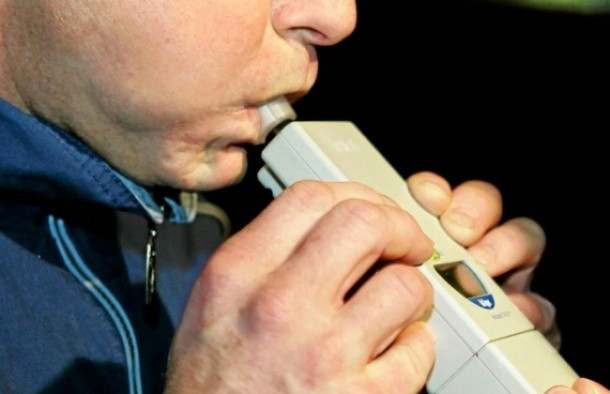 „Камен“ пијан возач од Скопје удри во две паркирани возила