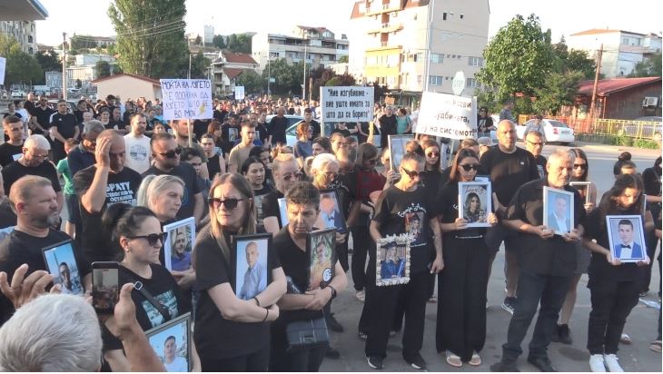 Родителите на загинатите во „Пулс“ бараа одговори од Судска медицина